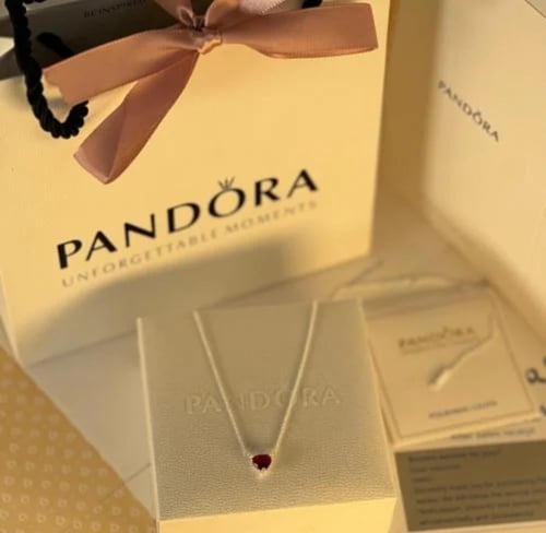 سلسال باندورا PANDORA فضي قلب احمر مع ملحقات