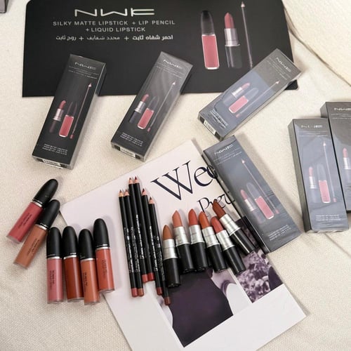 ستاند بكجات الشفايف (روج كريمي_محدد شفايف+ روج سائ...