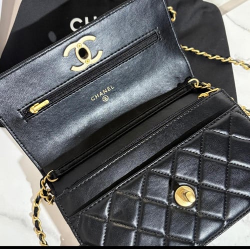 شنطة شانيل كلاسيك مع الباوتش فقط