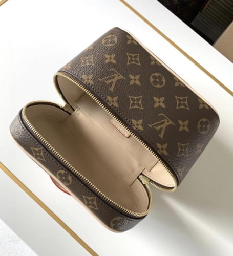 شنطة لويس فيتون 18cm