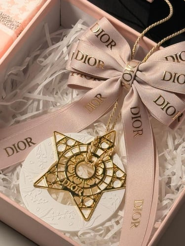 ميداليه للسيارة مع بوكس + كيس