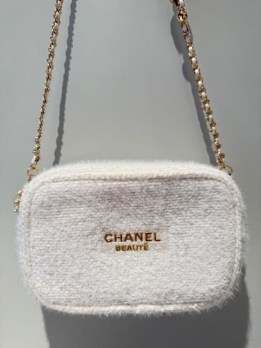 شنطه شانيل الشتويه ابيض