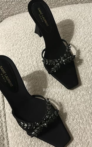 هيلز سانت لوران مفتوح لون أسود مرصع كريستال