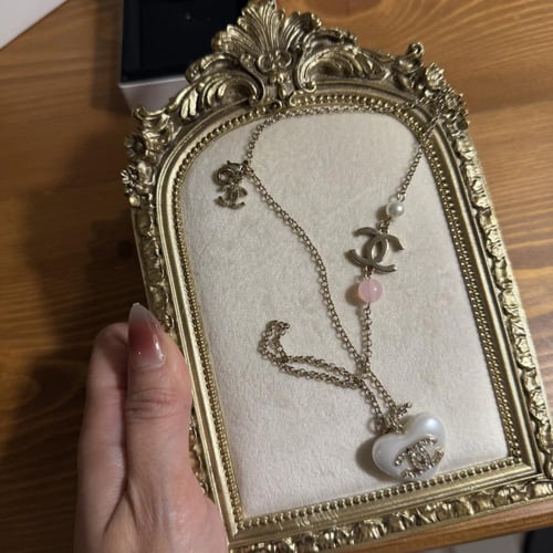 سلسال شانيل لون برونز مو ذهبي صريح مع ملحقات عاديه