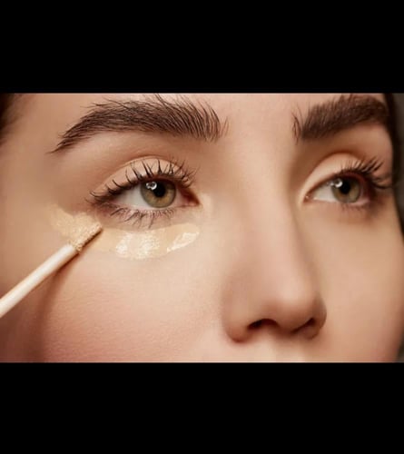 كونسيلر ايف سان لوران تنوير فاتح LC1