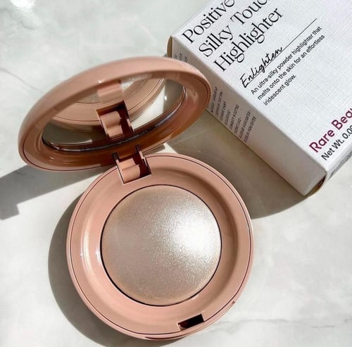 رير بيوتي هايلايتر سيلكي تاتش - اكزيليريت 2.8 جم