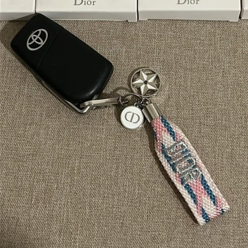 ميداليه ديور مع الملحقات