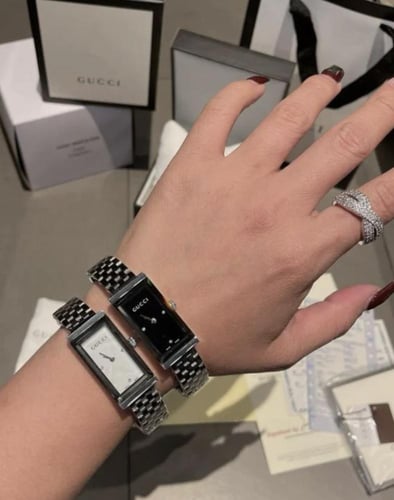 ساعه قوتشي موديل كلاسيك مع ملحقات الجديده او القدي...