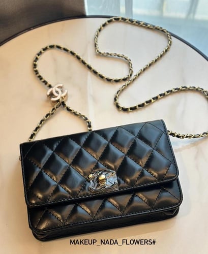 شنطة شانيل كلاسيك مع الباوتش فقط