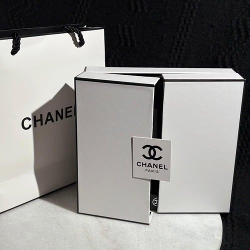 مجموعة كوكو شانيل مكونه من عطر 100 مل + شاور جل 20...
