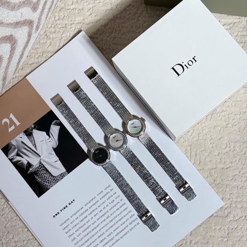 ساعة ديور نسائيه مع ملحقات عاديه