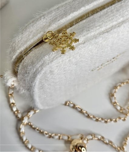 شنطه شانيل الشتويه ابيض