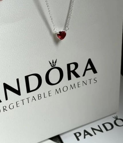 سلسال باندورا PANDORA فضي قلب احمر مع ملحقات