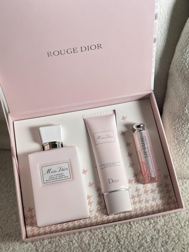 مجموعه ديور الوردي + عطر مس ديور 50 مل هدية