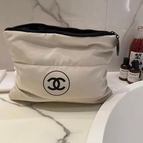 حقيبة مكياج شانيل مميزة