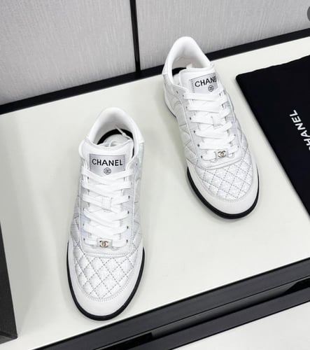 سنيكرز شانيل النسائي – تصميم فاخر