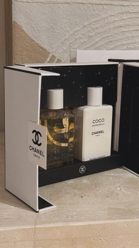 مجموعة كوكو شانيل مكونه من لوشن 200 مل + شاور جل 2...