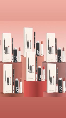 بكج الشفايف (روج كريمي_محدد شفايف) اللون عشوائي