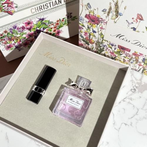 بوكس عطر مس ديور بلومينغ 50 مل مع روج مس ديور