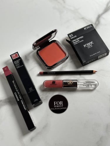 مكس متنوع للشفاه والخدود120 ومحدد 5 وبلشر ممكن 1-2...