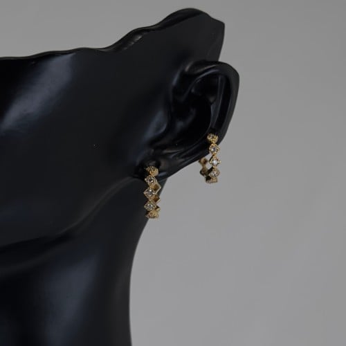 حلق ذهب تصميم الالماس عيار 18 الوزن 2.9g