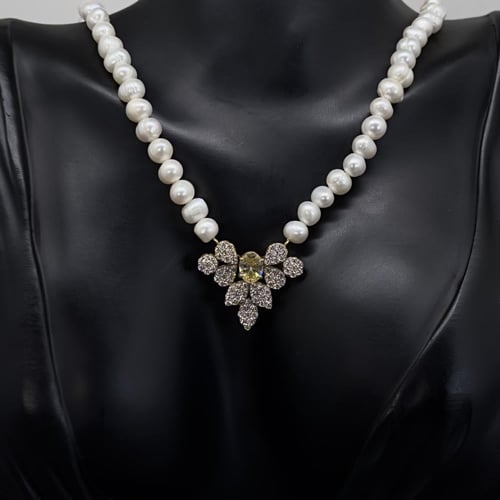 عقد تصميم الألماس واللؤلؤ الفاخر