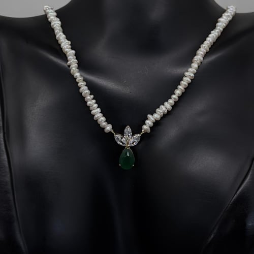 عقد لؤلؤ ذهب