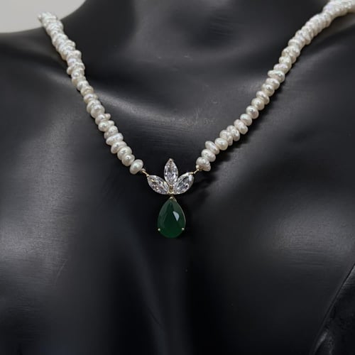 عقد لؤلؤ ذهب