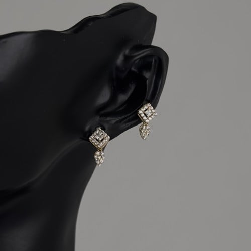 حلق ذهب عيار 18 وزن 1.15g