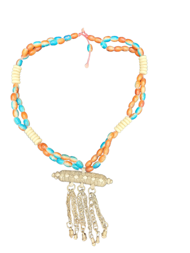 عقد من الخرز والمعدن قديم ونادر