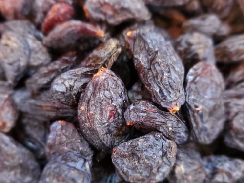 زبيب اسود رقم (2) 1 كيلو