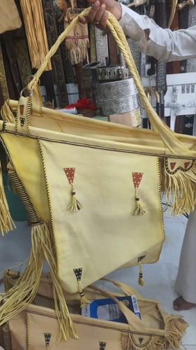 ميزب حجم كبير مهز جلد مزخرف