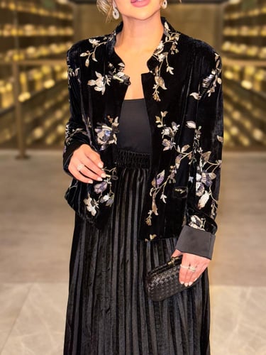 طقم تيور مخمل أسود بتطريز شك