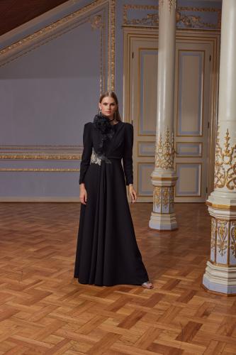 فستان كريب بكرستال على الخصر