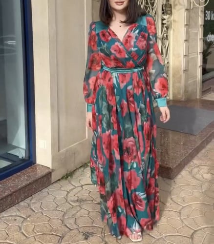 فستان مورد بحزام مع بروش و بفتحة جانبية