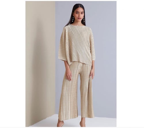 طقم بدلة بلاسية مكسرة مع حزام