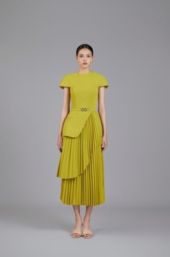 فستان كريب بكسرات مع حزام