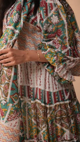 جلابية كلوش سكارف اخضر