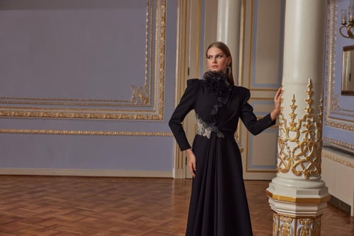 فستان كريب بكرستال على الخصر