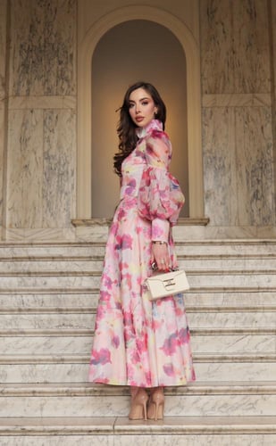 فستان بتلات الورد