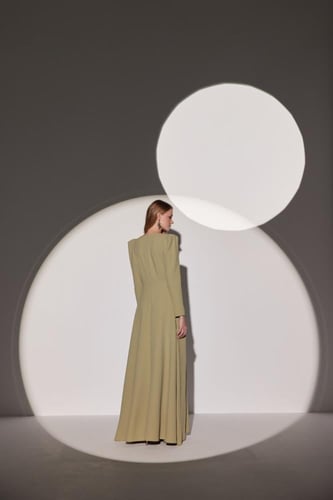 فستان كريب بكرستال على الخصر