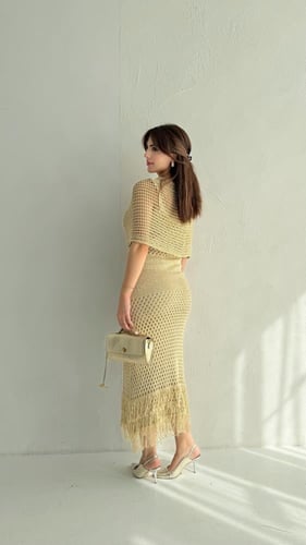 فستان نوفيلا ذهبي