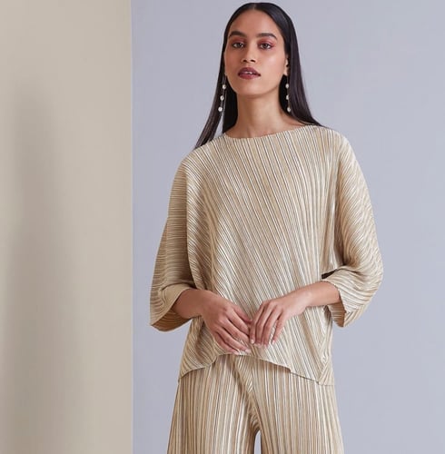 طقم بدلة بلاسية مكسرة مع حزام