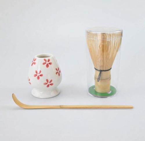 ادوات ماتشا 4 قطع ابيض برسومات ورد