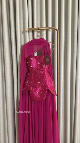 فستان R BOUTIQUE تسليم فوري