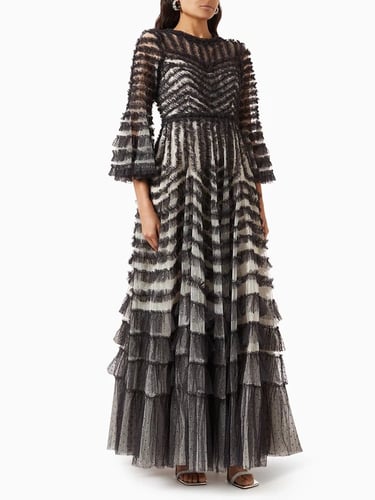 فستان طويل تل