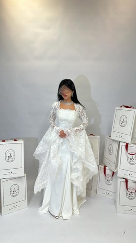 فستان تصميم R BOUTIQUE طلب مسبق لون اوفوايت