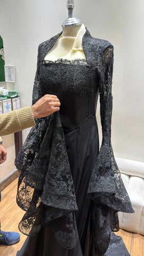 فستان تصميم R BOUTIQUE طلب مسبق لون اوفوايت