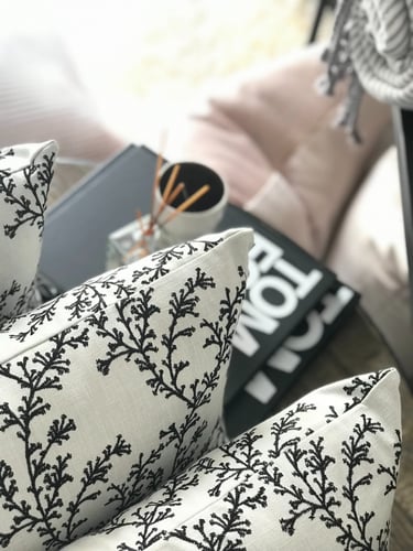 غطاء وسادة ميرميد تطريز أسود مستطيل