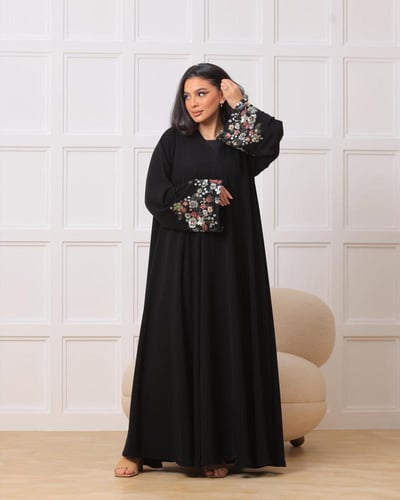 عباية سوداء بتطريز